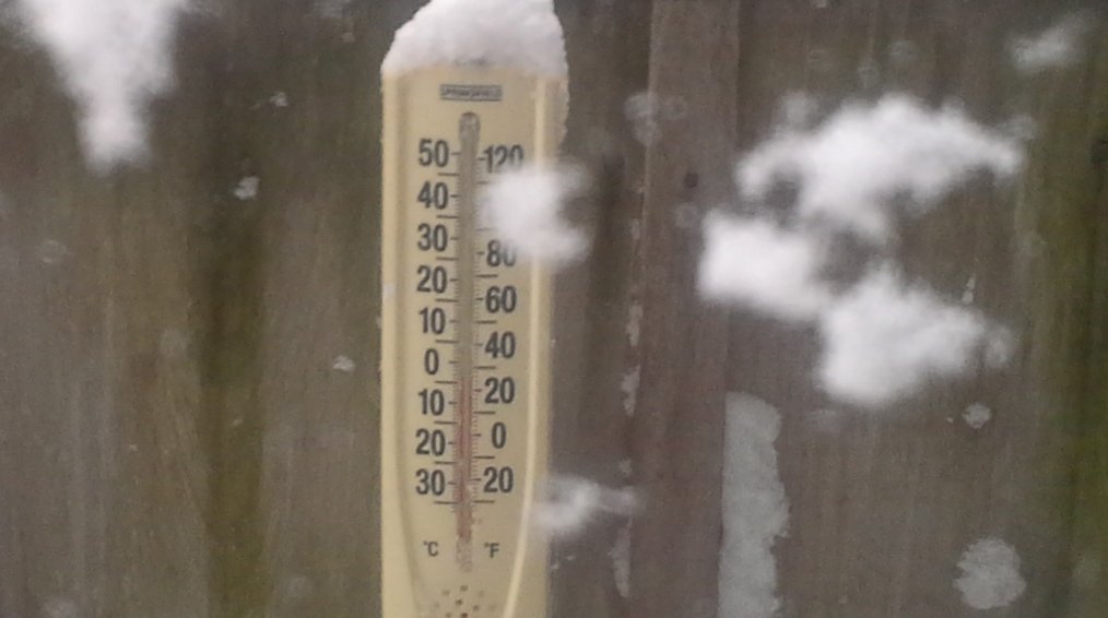 kamv9's tweet photo. At least it isn't cold #HarCoSnow https://t.co/Ez0zH82VES