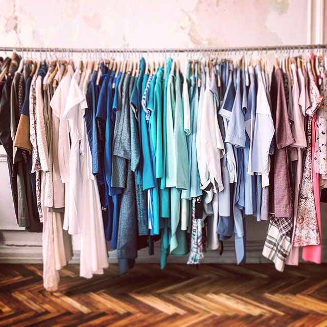 thedaileymethod's tweet image. Go shopping—but speed walk while you do it! Walk the entire mall or shopping center #daileychallenge #movingyou