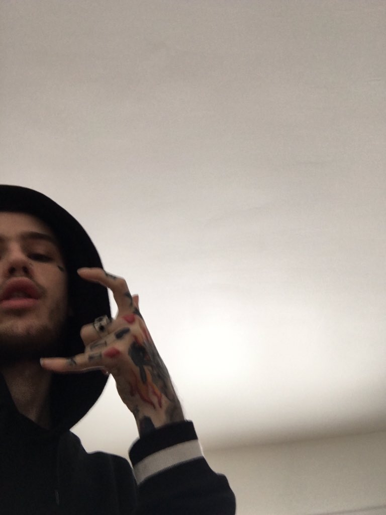Lilpeep's tweet photo. Everybody make it happen today https://t.co/T68F3Tav0t