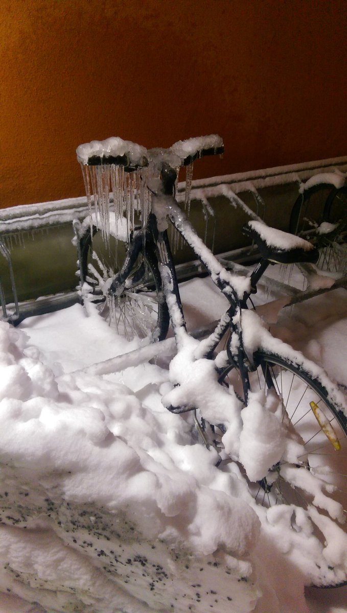 KillenMeSkillen's tweet photo. Om Elsa i Frozen var punkare https://t.co/mnQxPSGvry