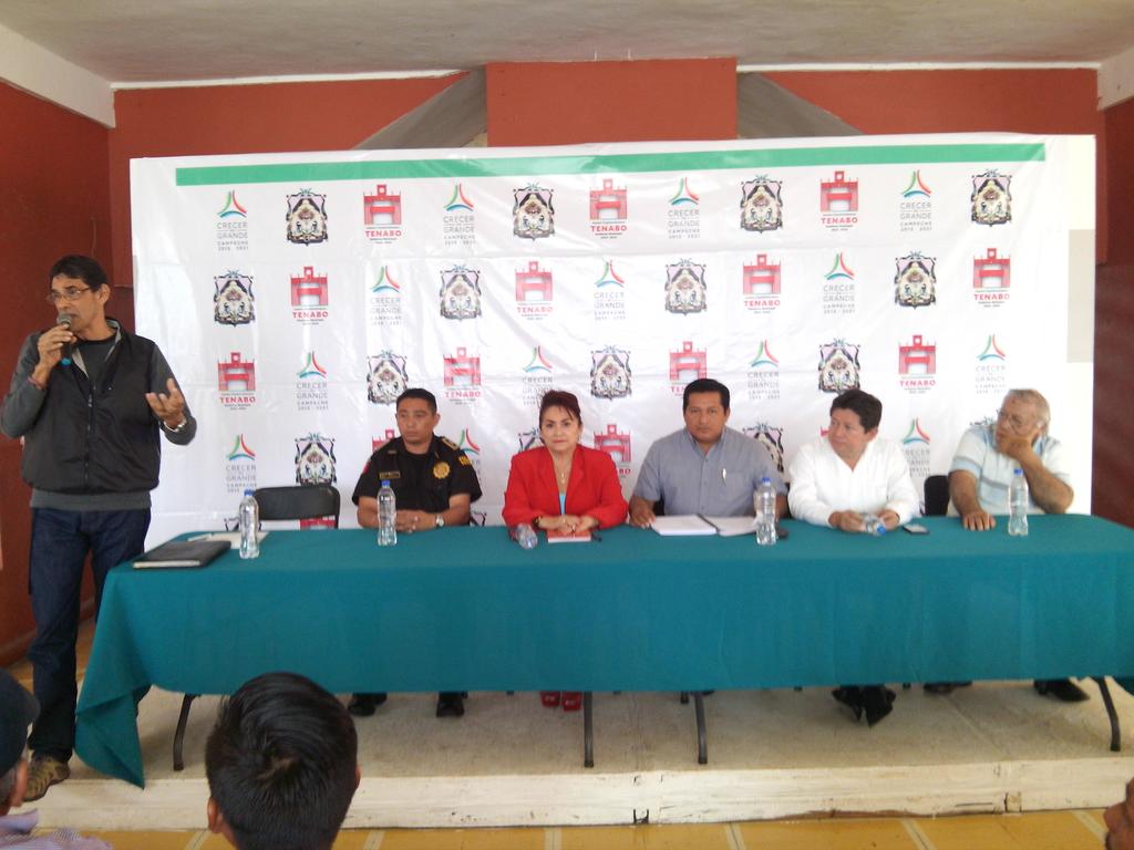 Fco_LopezKu's tweet photo. En compañía de @dulcervera53 y @alberto_uc_hdz escuchamos a nuestros pescadores. Juntos damos mejores resultados. https://t.co/bXrwVxNcTH