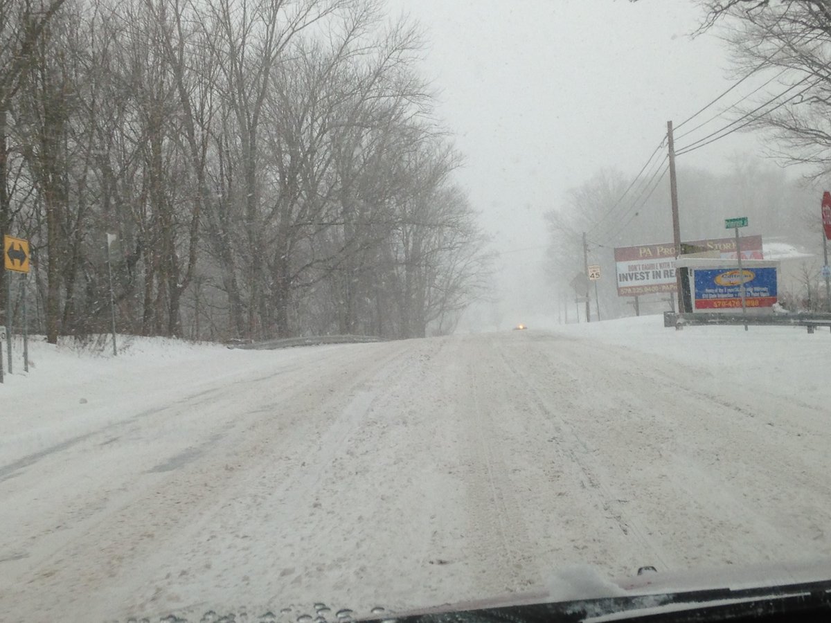 PoconoRecord's tweet photo. As blizzard grips #Poconos, most folks staying home https://t.co/FQFTW2PJ7B #PRsnow https://t.co/qsm8yrpF7h
