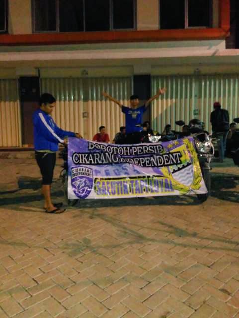 hooliganbaraya's tweet photo. Walau liga kaga jelas kayak hubungan uka sama si doi *ehh*, Tapi silaturahmi tetep kudu dijaga 😅😁😊 @tribunbobotoh https://t.co/st8032TGBk