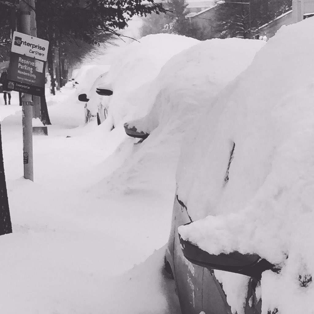 Chaddemo's tweet photo. 14th and U Street #dc #Snowzilla #snowmaggedon2016 @PoPville https://t.co/pWAwuzWn2p