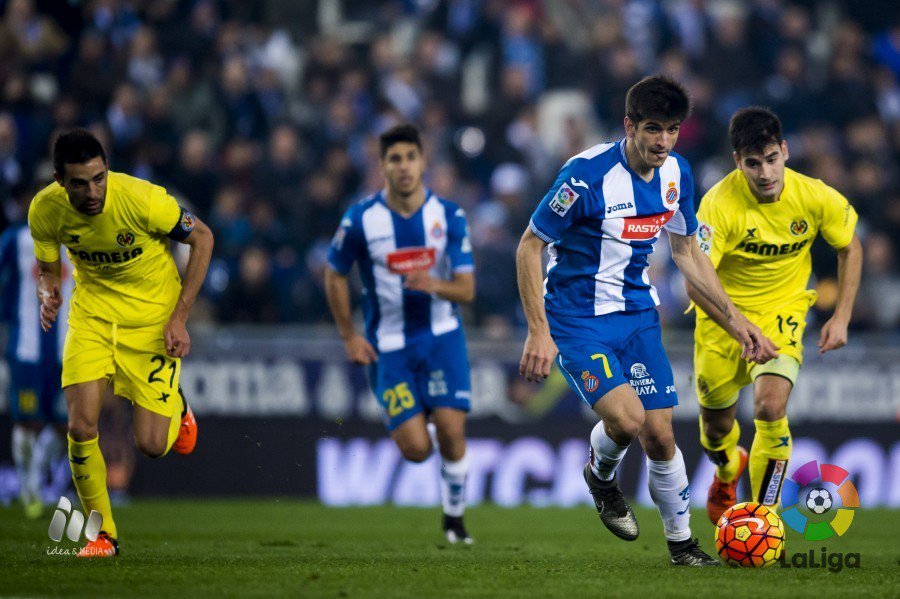 LaLiga's tweet photo. #ESPvVIL | 2-1 | Gerard Moreno está marcando la diferencia. El catalán no celebró su gol ante su ex equipo (80'). https://t.co/ZwdYIVHTYE
