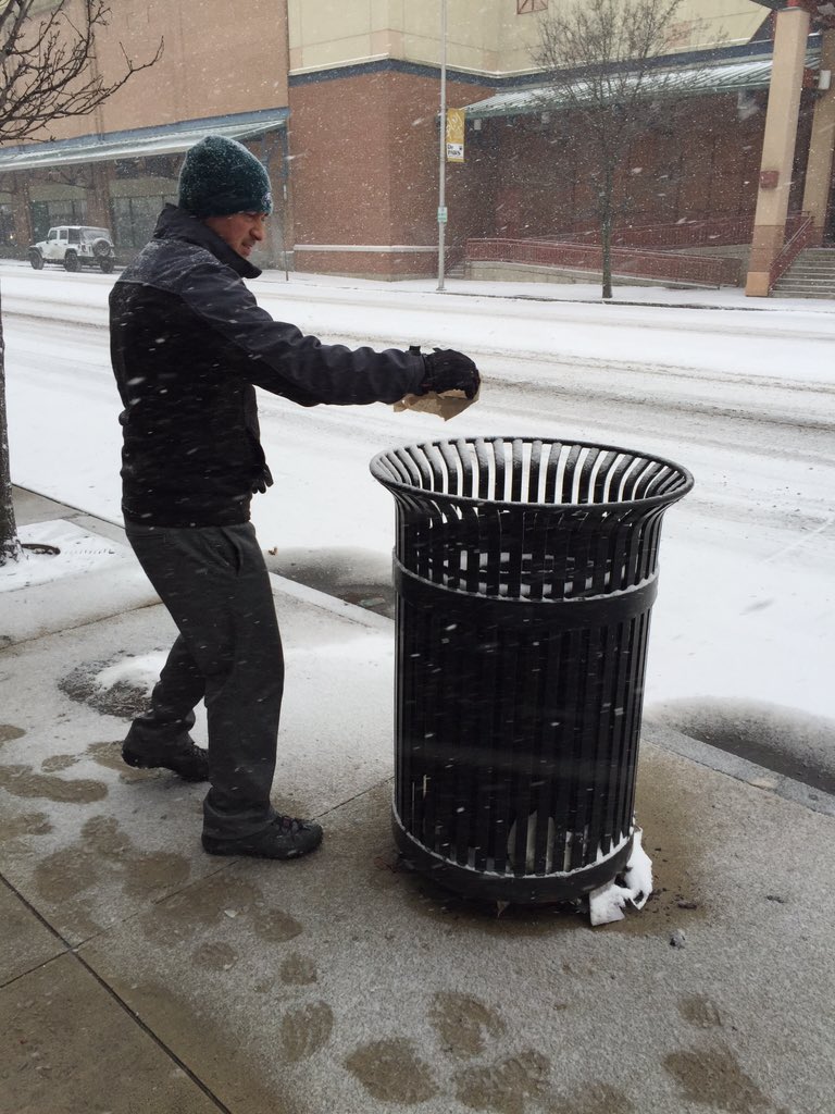 ejallen12's tweet photo. #stormjonas couldn't stop me from reaching my #5PiecePickUp goal!! @5PiecePickUp #GetInvolved #Scranton https://t.co/amnRdZrNlT