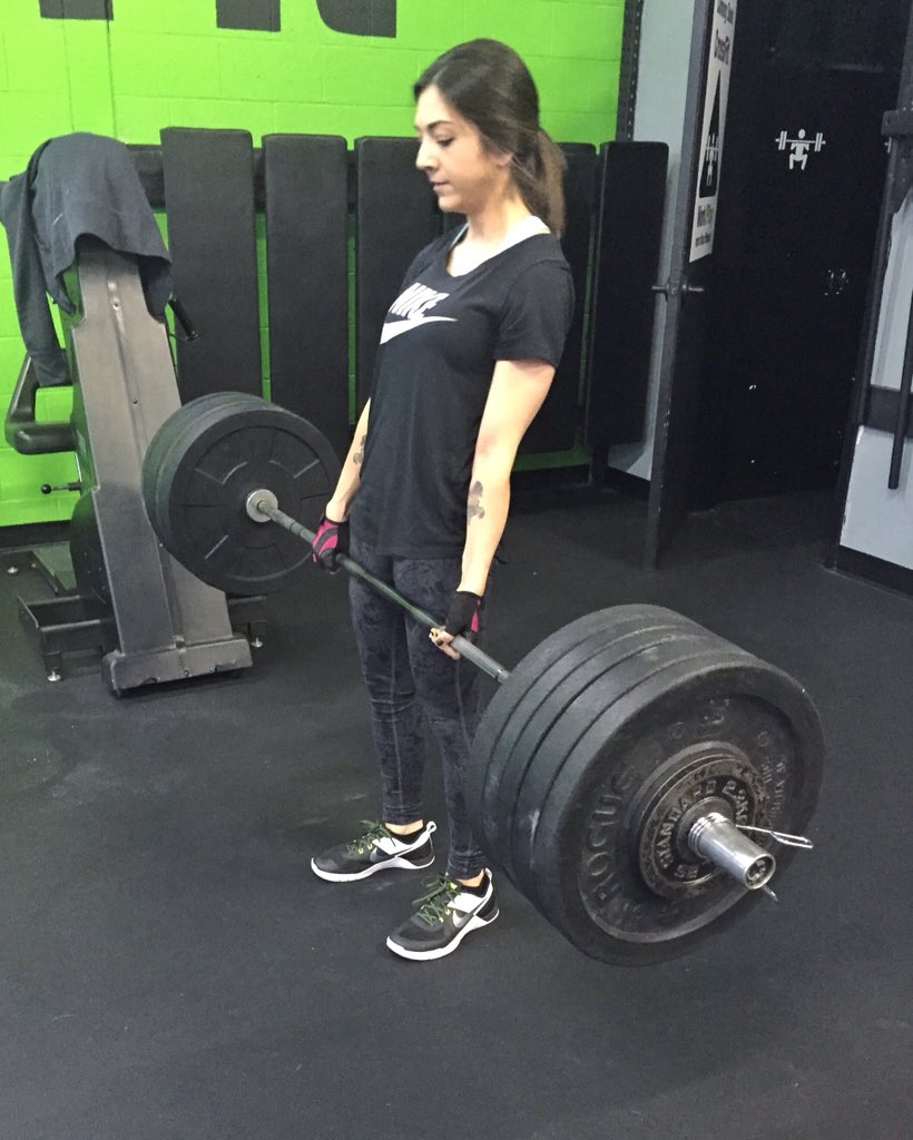 MGullaMania's tweet photo. Deadlifts today. 5 reps at 185lb (this was 175lb). #deadlift #crossfit #gainz #girlswholift #StrongIsBeautiful https://t.co/p3WCpWl8Zt
