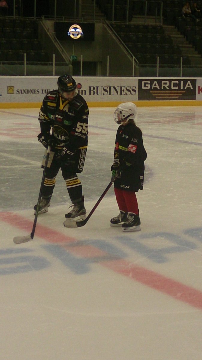 <a href="/StavangerOilers/">Stavanger Oilers</a> <a href="/GETligaen/">GET Ligaen MOVIES</a> #ekteidrettsglede #sammenervisterke Superlaget med 55 Josh Soares og Elena. #Moments