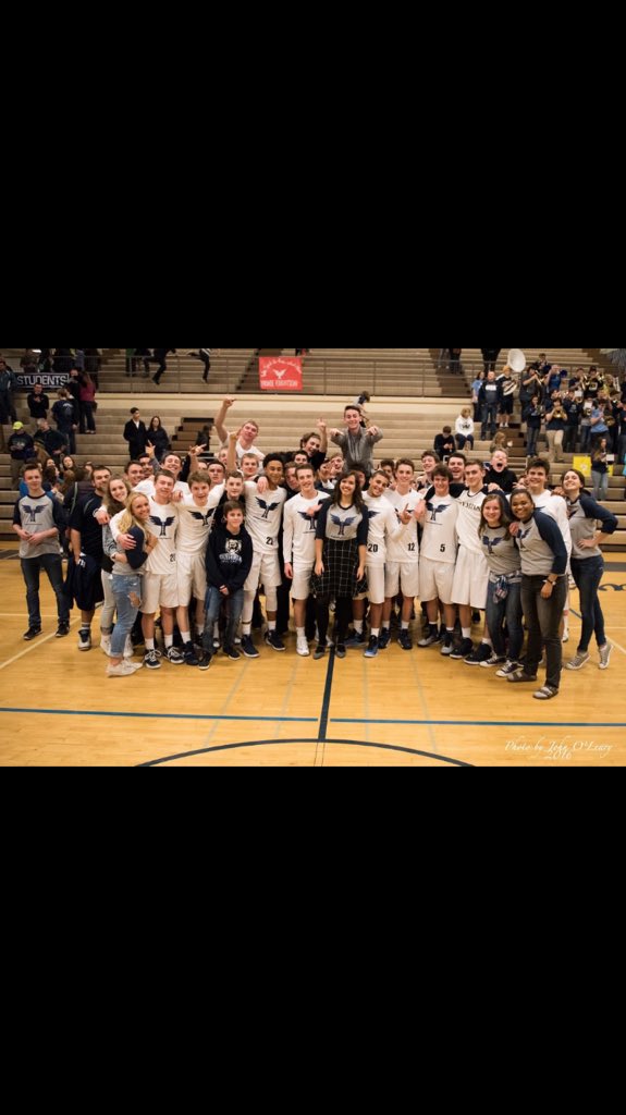 hunters1022's tweet photo. Great win last night! Great to see the whole community out to support Freedom Night!🐻🏀 #SlaveFreeZone https://t.co/TSJfA8ztXf