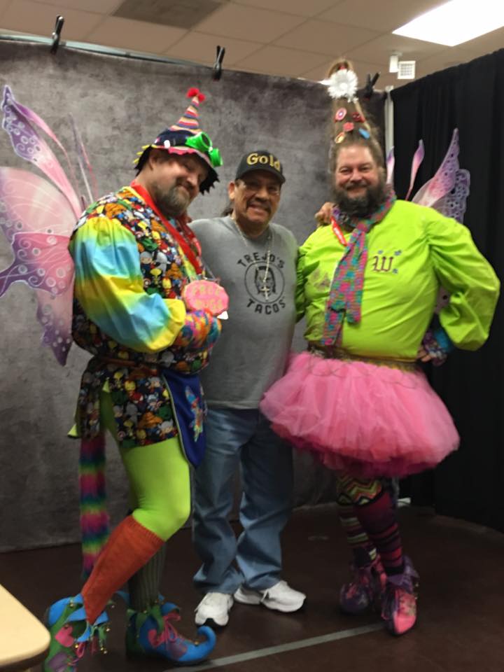 Having a blast at the @victoriacomicon! #VCC2016 https://t.co/wUPykoA9FE