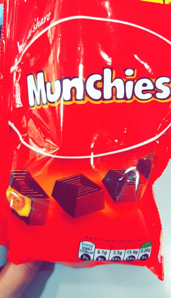 Mel_Kayleigh's tweet photo. I'm not sure this consists of a healthy tea, but they taste good 😂 https://t.co/ZzjOJEq1Yh