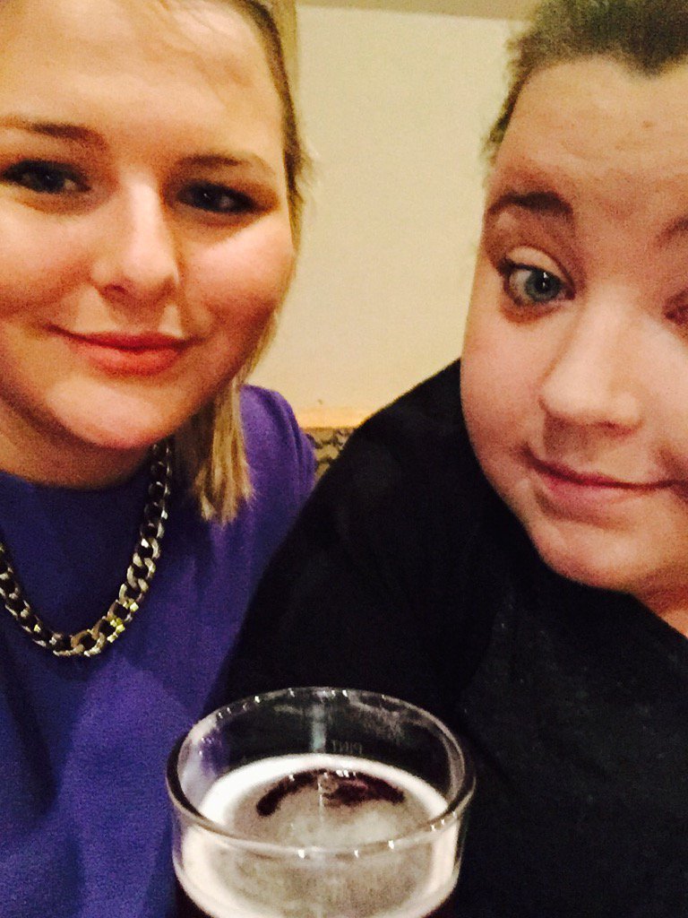 3kernan's tweet image. I wish I was the blonde one... #MERP #Ugly #lisaproblems