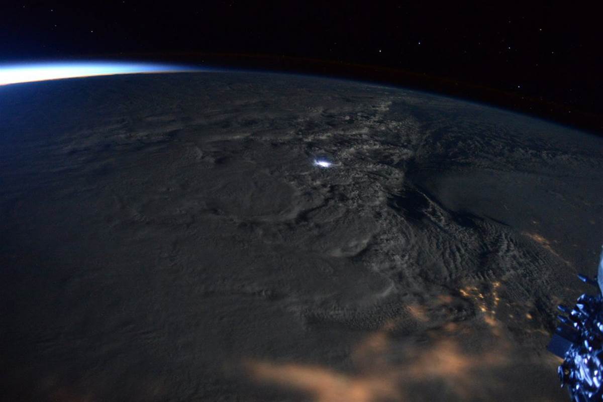NBCNightlyNews's tweet photo. Astronaut Scott Kelly witnesses 'rare thundersnow' from space https://t.co/CAsdNFDqZh https://t.co/nHY6UoHf4i