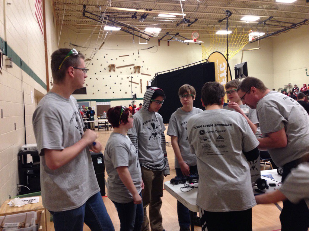 thompso77862803's tweet photo. Dodgeland's Robotics Team is prepping for Round 4.  Have won 2 out of 3! https://t.co/TeBugBSdWk
