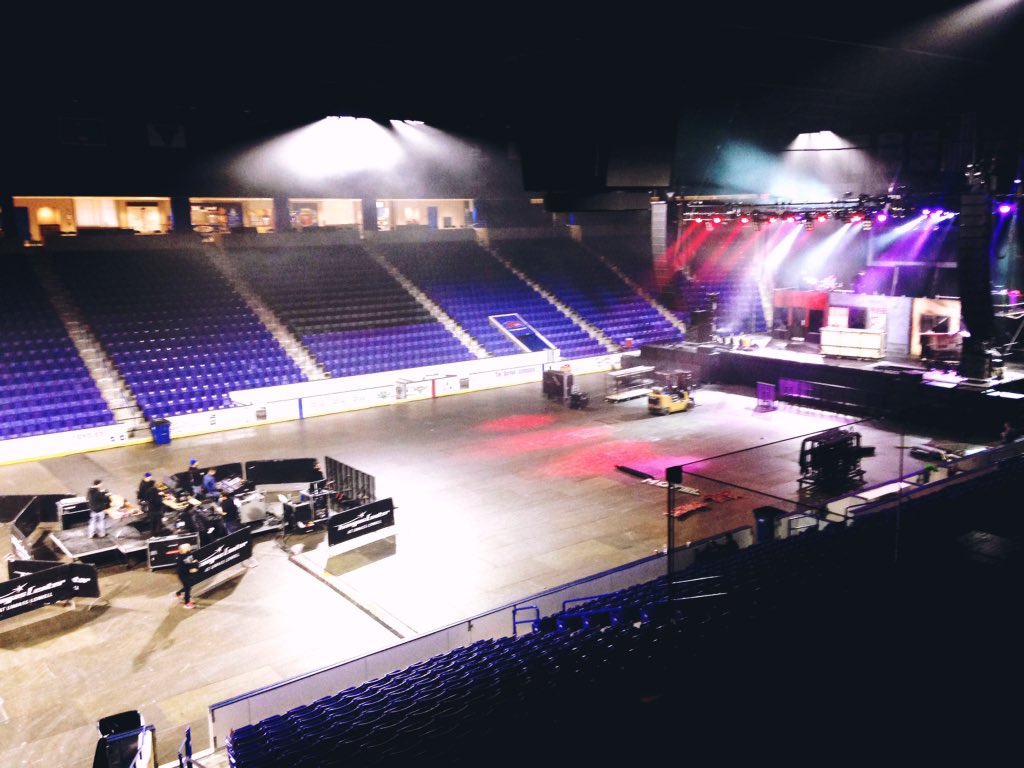 PatrickJarrett's tweet image. Boston before the show. Sold out. #WhenItsDarkOut tour