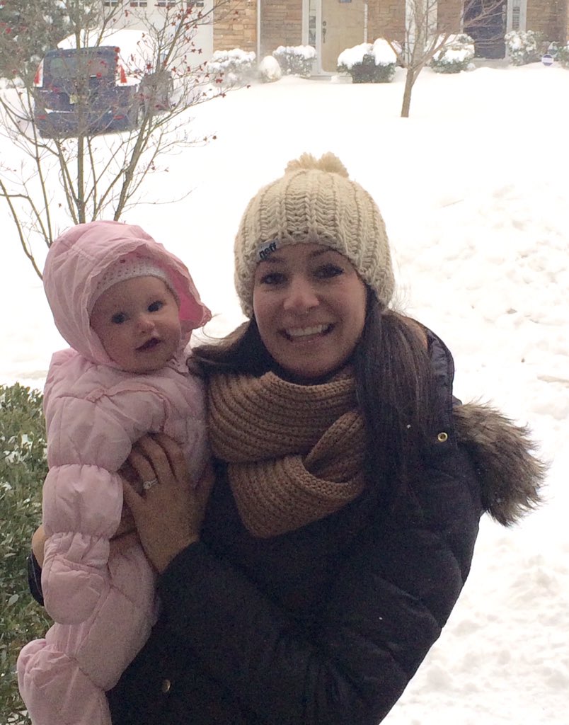 caitsv625's tweet photo. Beach Baby Blizzard! Ainsley's first! #6abcAction @CecilyTynan https://t.co/bEKQDfin25