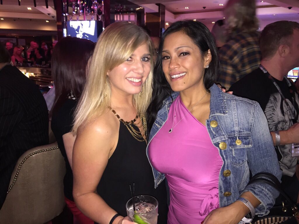 TheRealMaxineX's tweet photo. #Follow my personal friend &amp; business friend friend  @trish_raven I love this girl!! #CanadianChicksRock https://t.co/k4x3TLZDkX