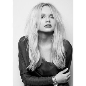 clairebngdr's tweet photo. BUONASERA 😜 https://t.co/2TccqJs5G3