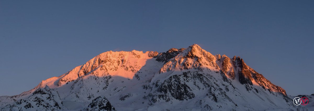 Val_Tho's tweet photo. What we love in Val Thorens: pink sunset on Peclet! 😍😍😍 https://t.co/W2ADFvX8FG