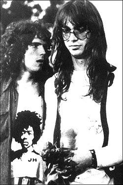 lebon_david's tweet photo. Me dijiste ...."la música es el perfume de Dios"....#Spinetta #amorinfinito #FelizCumpleFlaco #FelizDiaDelMusico https://t.co/iaODQZBLcA