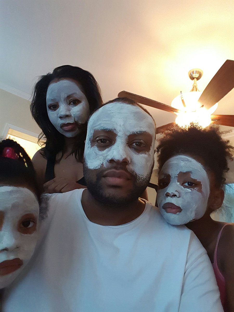 evolveraoul's tweet image. SNOWDAY Family facials....Life of the only male in the house...sheesh!!!!