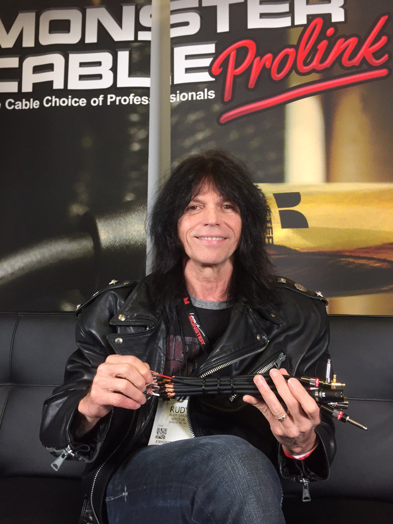 A_gui_la's tweet photo. "@MonsterProducts: .@RudySarzo only trusts #MonsterCable! He's signing at the #MonsterNAMM booth (204a)! #NAMM2016 https://t.co/yujMq2LSIu"