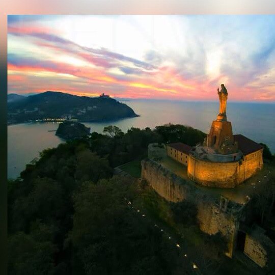 TaxiDonosti's tweet photo. #Donostia2016 desde hoy Capital Europea de la cultura. Tienes todo el año para visitarla, no dejes de hacerlo!! https://t.co/MtLzE0VDLN