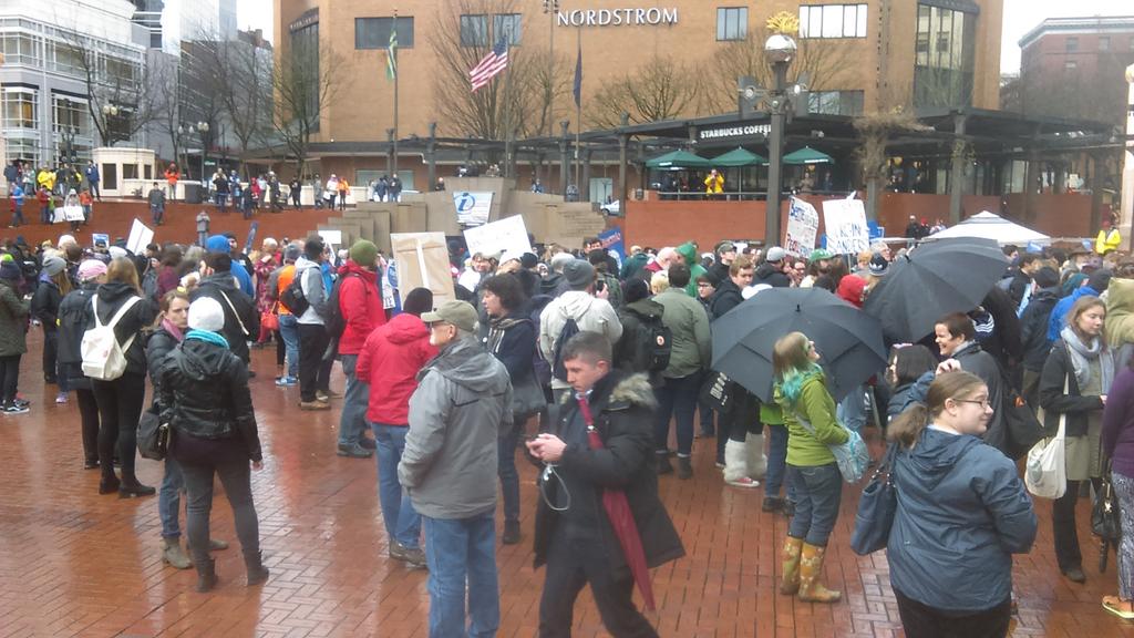 Izzy_EatWorld's tweet photo. #PDXBERNIE #FEELTHEBURN @BernieSanders https://t.co/6ORgkDZvO3