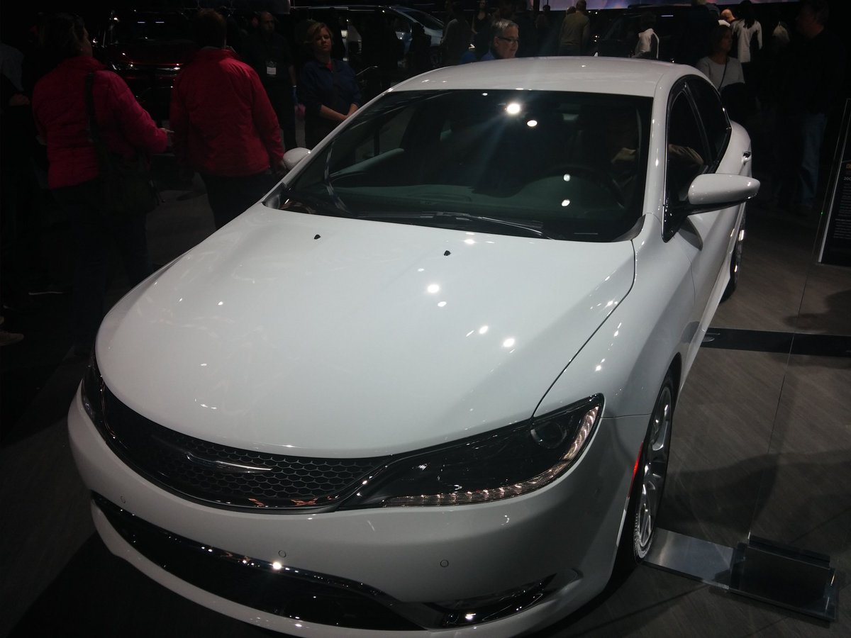 OneWithLogic's tweet photo. #Chrysler200 #FCANAIAS https://t.co/V0Rb2ZtZFM