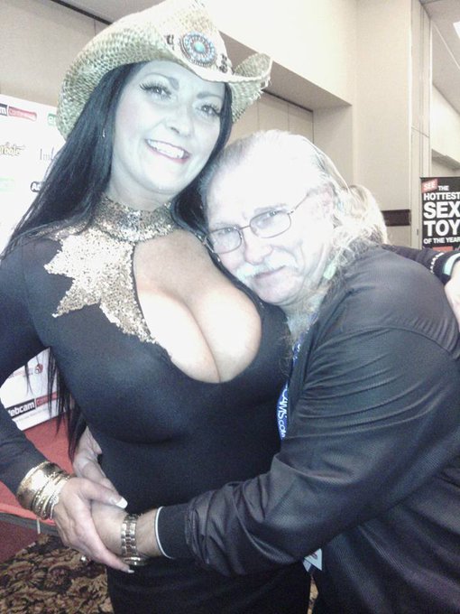 Had so much fun @AdultCamAwards I will get more pics out over the next few days https://t.co/17KvDpl<a class="tags" href="/tag/adultcamawards">@adultcamawards</a><a href="/tag/tittytuesday"class="tags"><span>#tittytuesday</span></a>