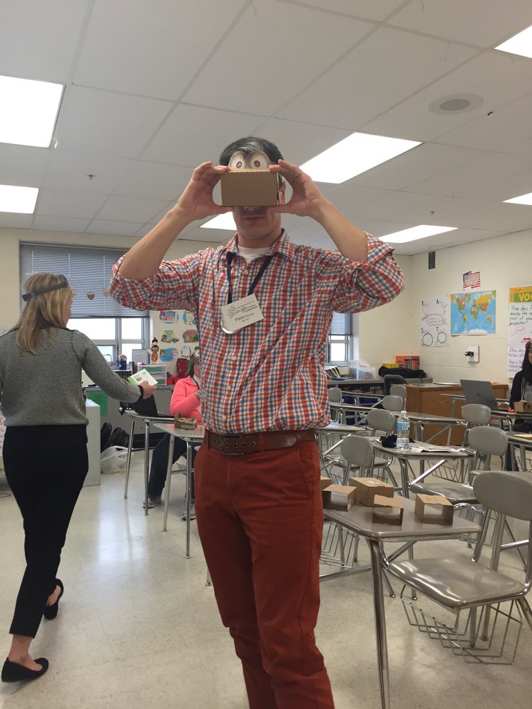 MrsKRichey's tweet image. #GoogleCardboard fun at #waukegangoogle with @MrPRichey with a cameo by @jg_jgarrett! #alwaysnetworking