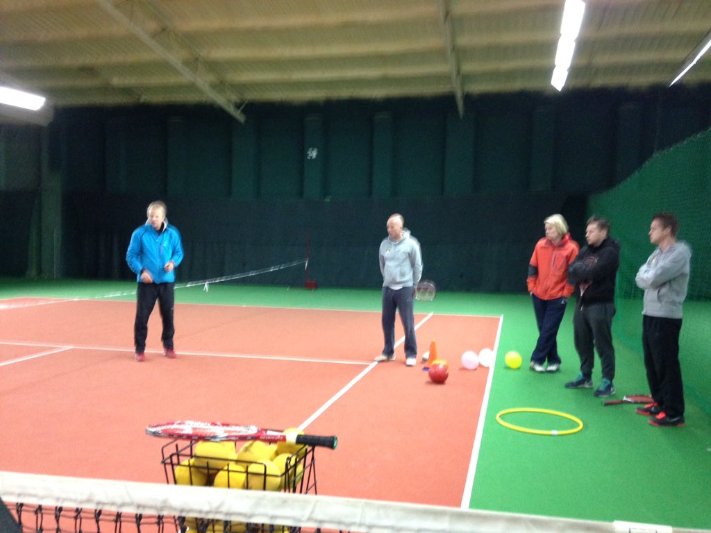 Ksenijavdv's tweet photo. Inspirerend sessie #tennis #interessant 👌🏻 #DomeniqueDeBoeck https://t.co/szox92Pd3I