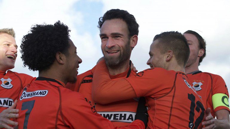 #Katwijk steviger aan kop in #topklasse na winst op RVVH owst.nl/aGbp #rvvkat <a href="/vvkatwijk/">VV Katwijk</a> <a href="/RVVH1/">RVVH 1</a>