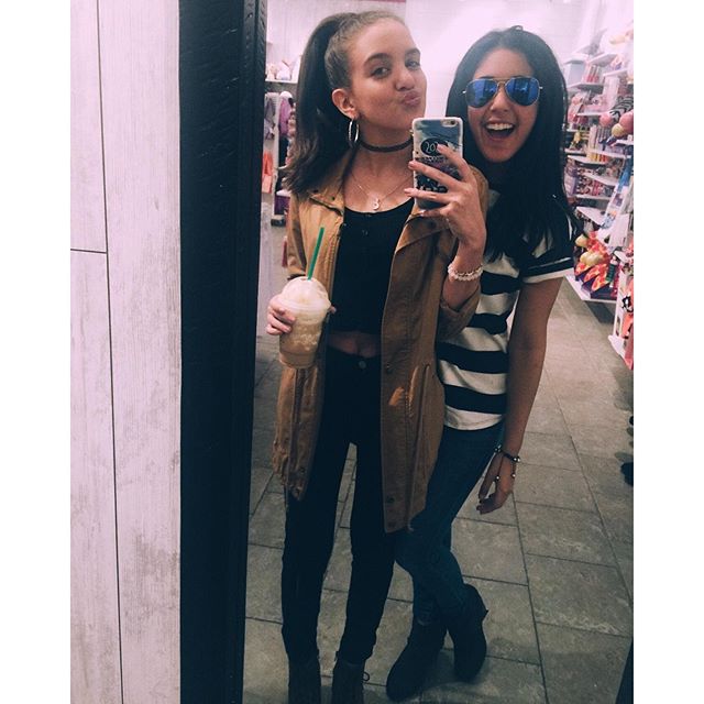 Oh look, two of our faves. <a href="/IamLilimar/">松丸 @haitoukinkurasi</a> <a href="/MariaJQuezada/">Maria Q</a> bit.ly/1PqkUoo