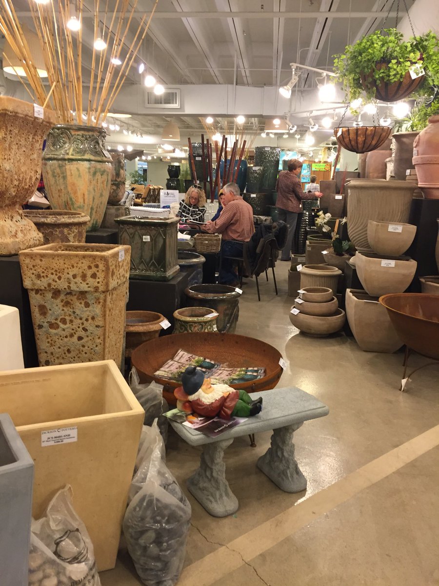 JacksonPottery's tweet photo. #dallas #market #2016 #jacksonpottery https://t.co/8HQtGqJvP5