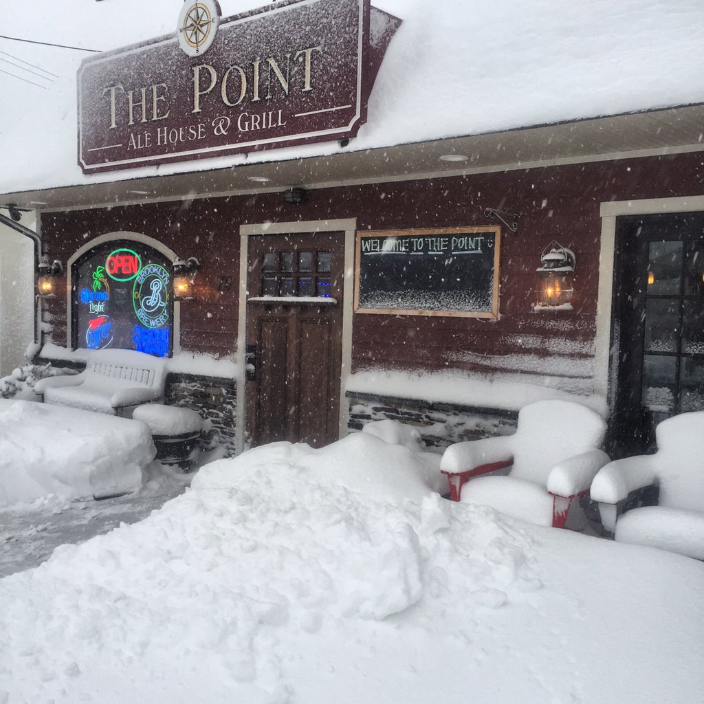 #PointLookout friends -walk over &amp; #GetToThePoint for a #blizzard2016 bash! Fitz is behind the bar &amp; food served!