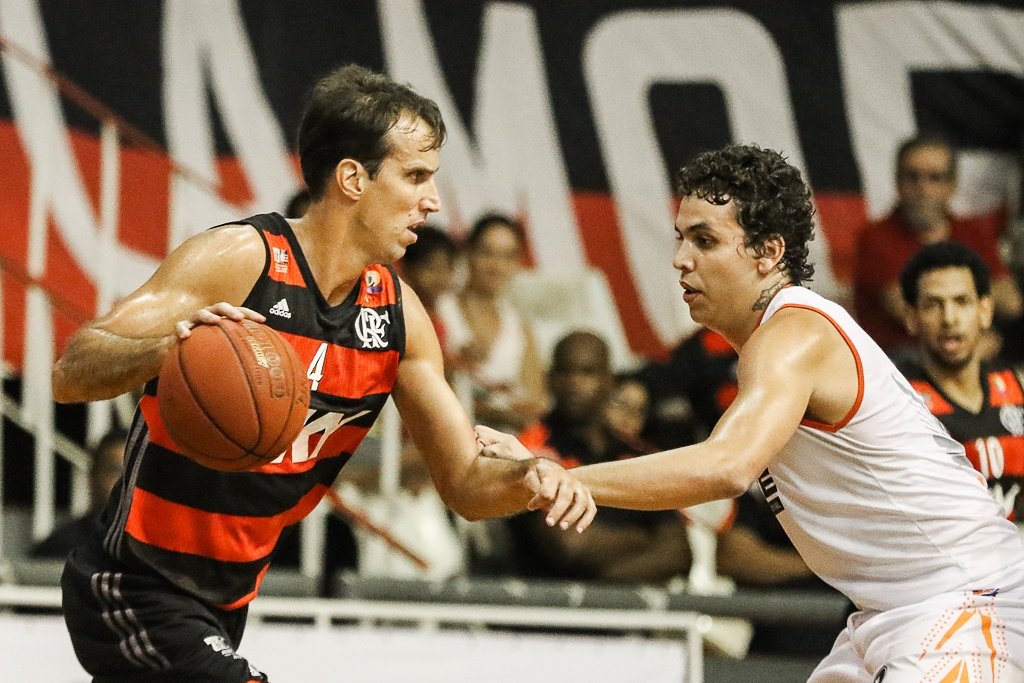 NBB's tweet image. Fim do primeiro tempo!

@Flamengo 25 x 21 @lsboficial