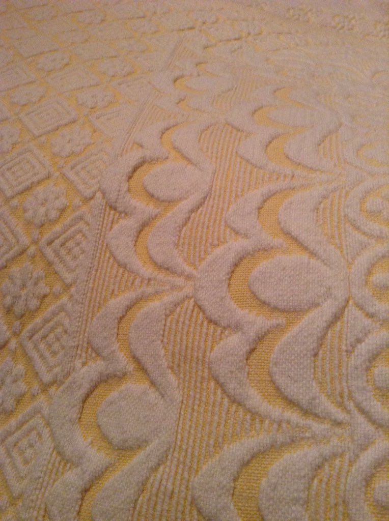 hill13_graham's tweet photo. Gone all #pastely and #traditional with this #vintage find ๐๐ Nice quality tho #Throw #Snuggle #charityfind ๐๐ https://t.co/lZ6corNEyZ