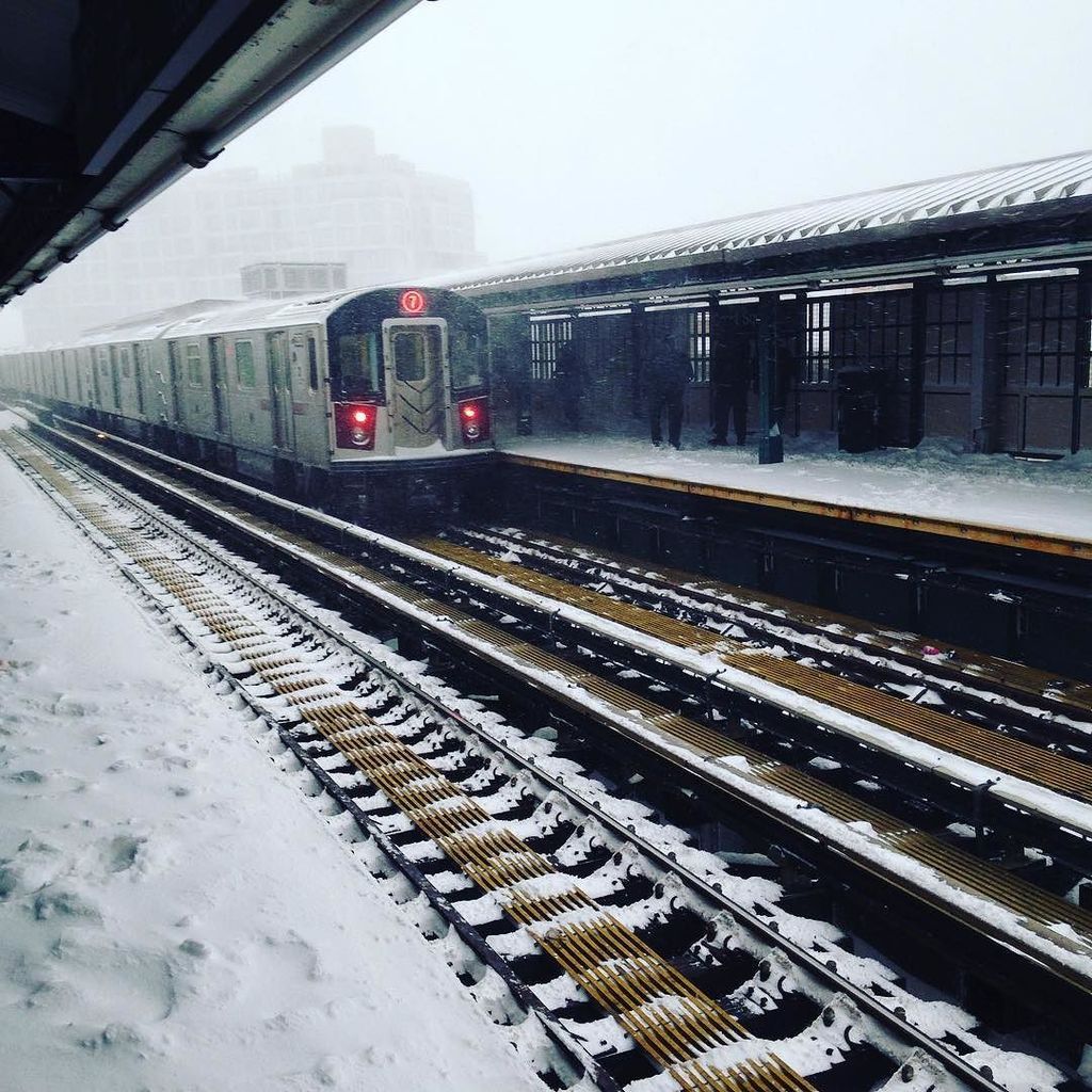 malpasmusic's tweet photo. Nyc blizzard!! https://t.co/6g3pAmlBQY