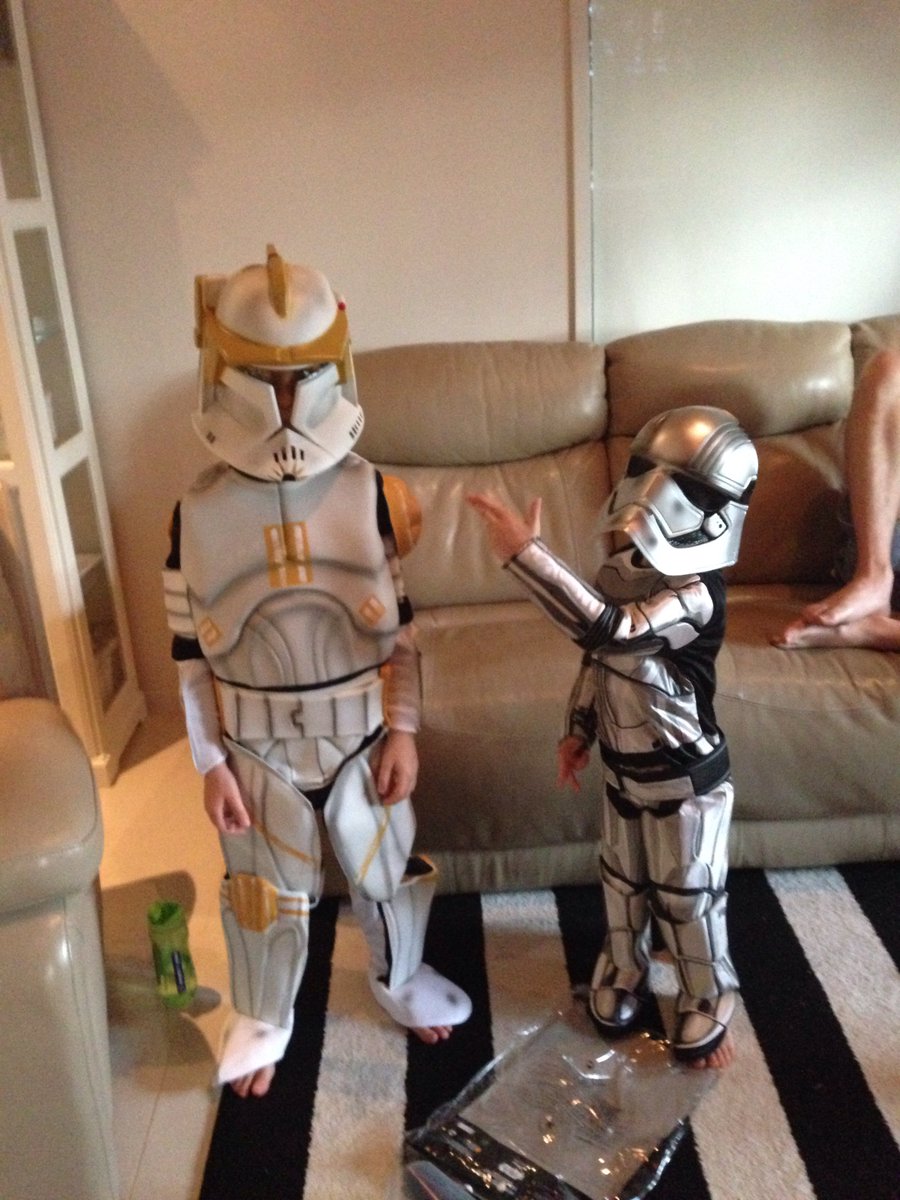 ReneeC2016's tweet image. #StarWarsRebels #starwarskids #starwarsfans #fans #play #DressUp