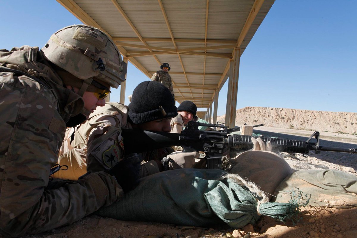 تدريبات الجيش العراقي الجديده على يد المستشارين الامريكان  - صفحة 2 CZbt-hkXEAE9gOz