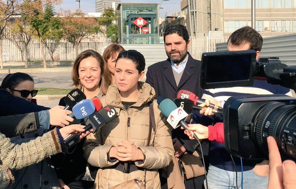 CiudadanosCs's tweet photo. .@InesArrimadas "Necesitamos servicios, no ministerios de plurinacionalidad" https://t.co/CV72IFSpxu #L6Npresidudas https://t.co/30Qc7LPnTl