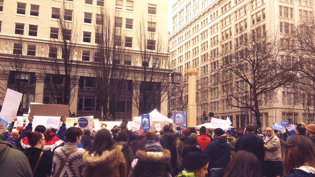Izzy_EatWorld's tweet photo. #ImmigrationReform #Bernie #FeelTheBern #blizzard2016 #Latinas #pdxtraffic #PDXBernie #PDX4Bernie https://t.co/9J6tQl2ODo