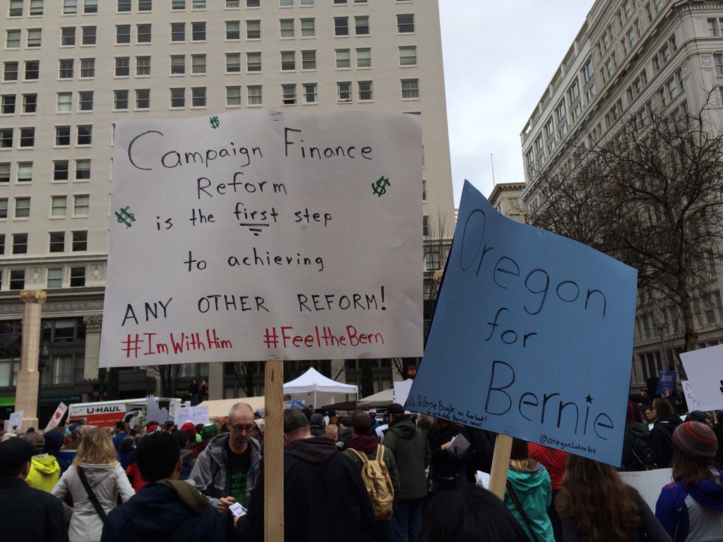 OregonLatinoVet's tweet photo. Proud to be at the Portland #MarchForBernie event with so many who are here to support the political revolution! https://t.co/R23LJHrcbt