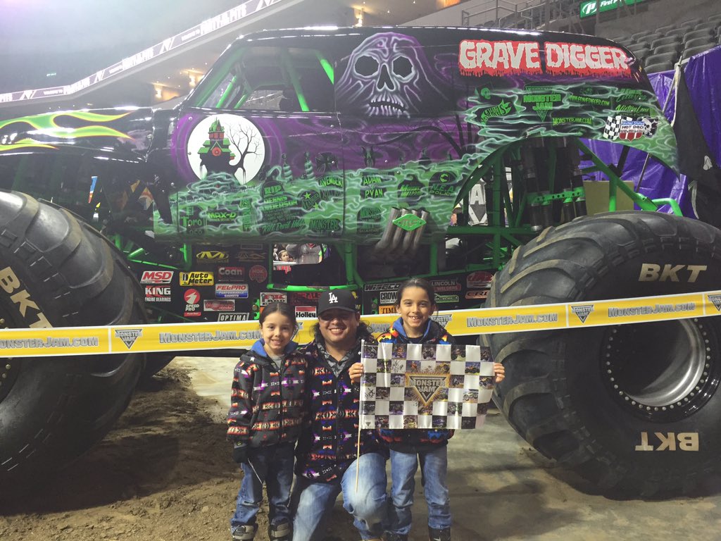 nativerotts's tweet photo. Great time in Sioux Falls. #MonsterJam https://t.co/oN1m2Evxeh