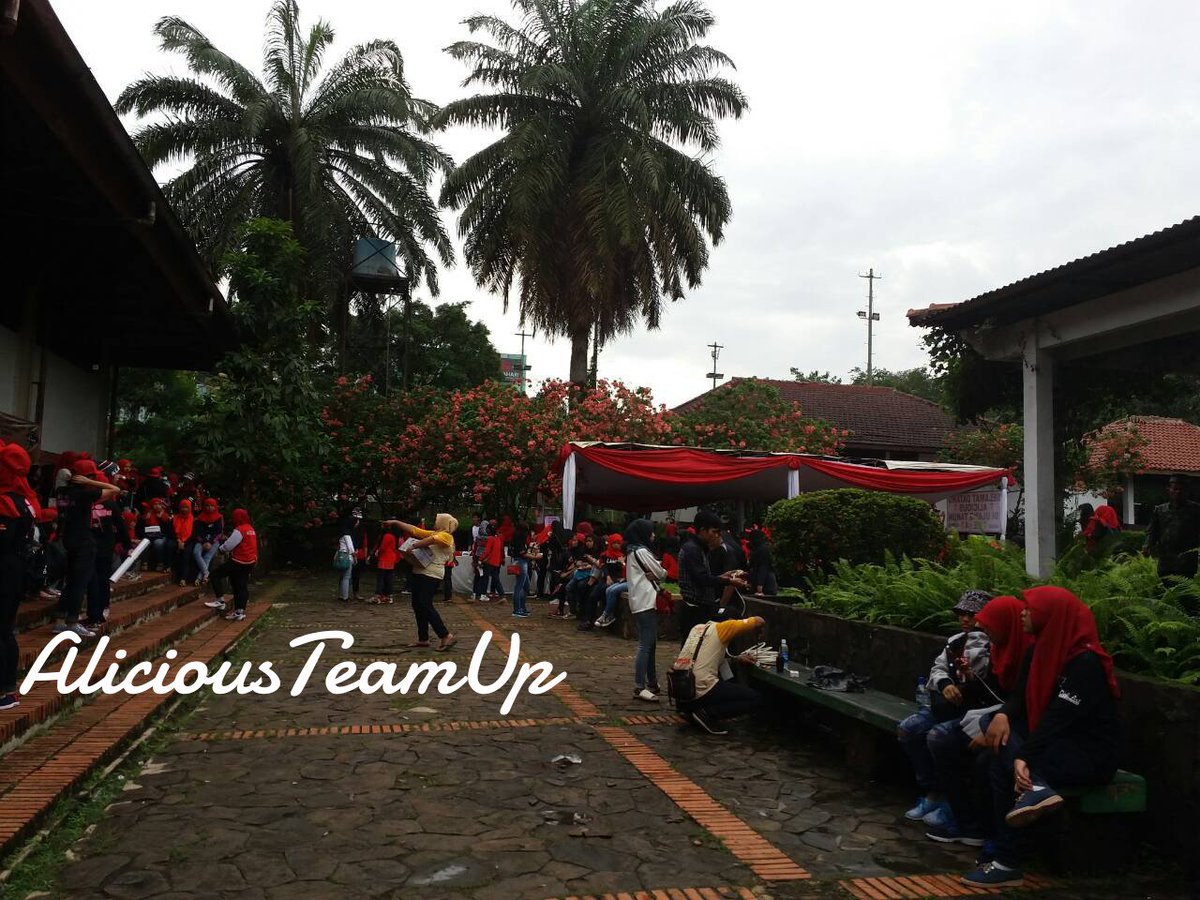 AliandoFan's tweet photo. Candid candid yang disana nih 😁😁 rame banget yaa. Have fun buat kalian💕💕 #4thALC https://t.co/7QY2uwBNgi