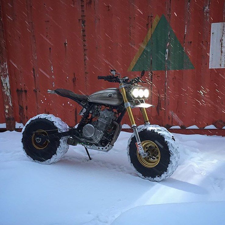 bike_bound's tweet photo. #Snowpocalypse Machine by @classifiedmoto! #XR650 frame sporting #BW200 swing arm and #WR250R forks. AKA: "#BW650" https://t.co/yRwq7BkoXh