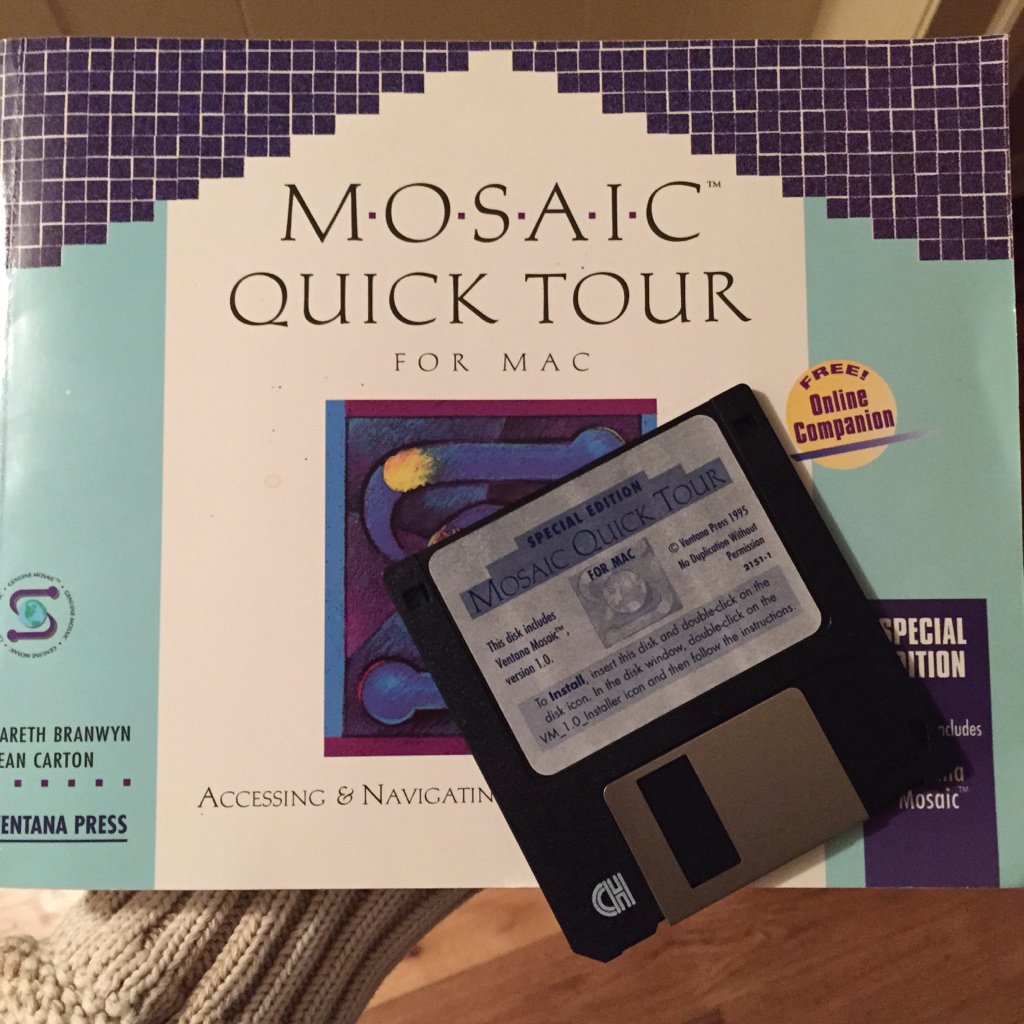 nick_wesselman's tweet image. Ran across this in the home library of @Heather_Props’s boss #oldschoolweb