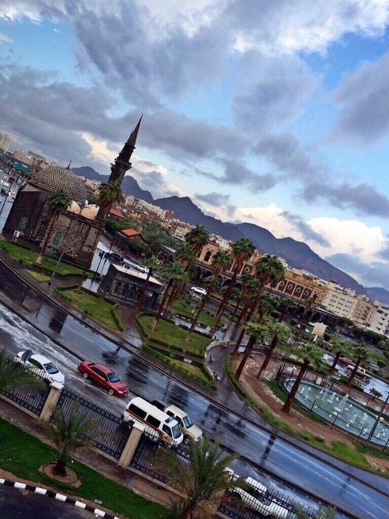 Broadcast9owar's tweet photo. هذه الصورة ليست أسطنبول إنما هي مدينة رسول الله صلى الله عليه وسلم. #المدينة_المنورة https://t.co/cQypxeLW6Z