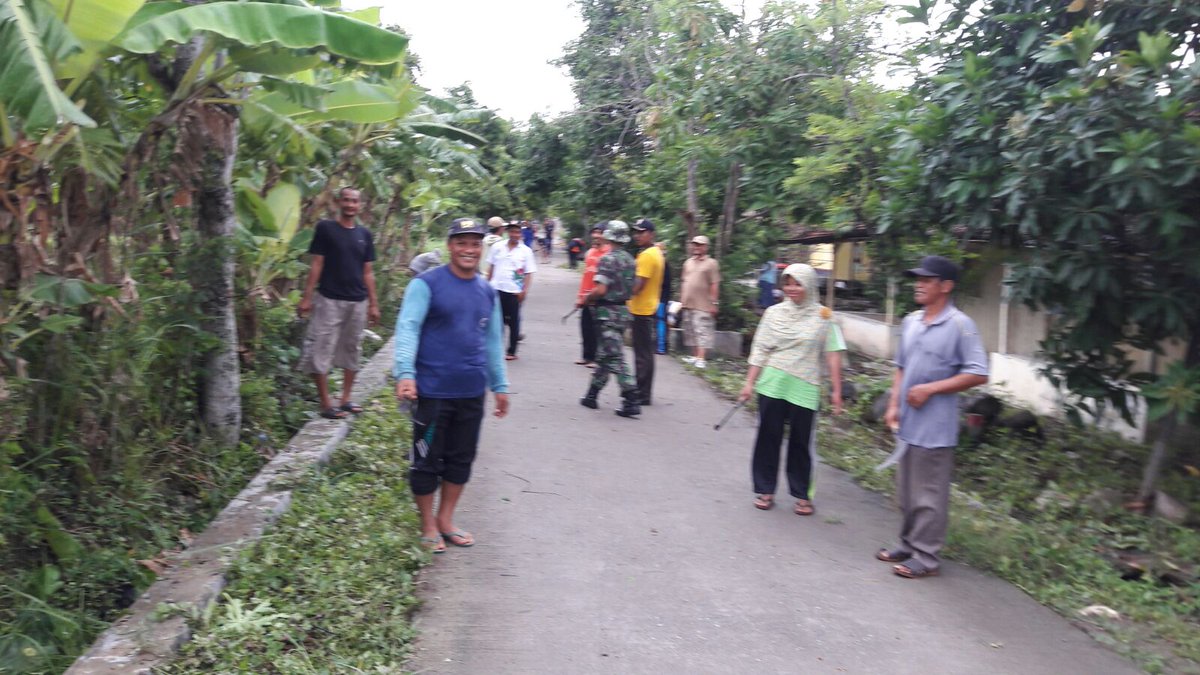 Antisipasi DBD,  warga tajen Ds Pamotan bersama Polri &amp; tni kerja bakti di minggu pagi <a href="/BupatiR/">Suko Mardiono</a>  <a href="/ganjarpranowo/">Ganjar Pranowo</a>